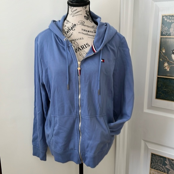 Tommy Hilfiger Jackets & Blazers - Tommy Hilfiger zippered hoodie